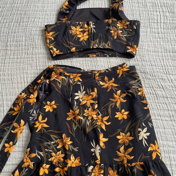 Pink Lily 2 piece crop top and wrap skirt size Small nwot - Picture 3 of 6